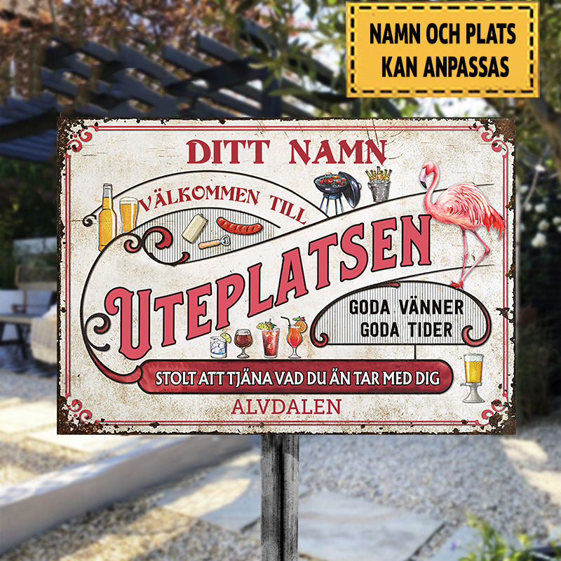 Välkommen Till Uteplatsen Goda Vänner Goda Tider Flamingo Klassisk metallskylt