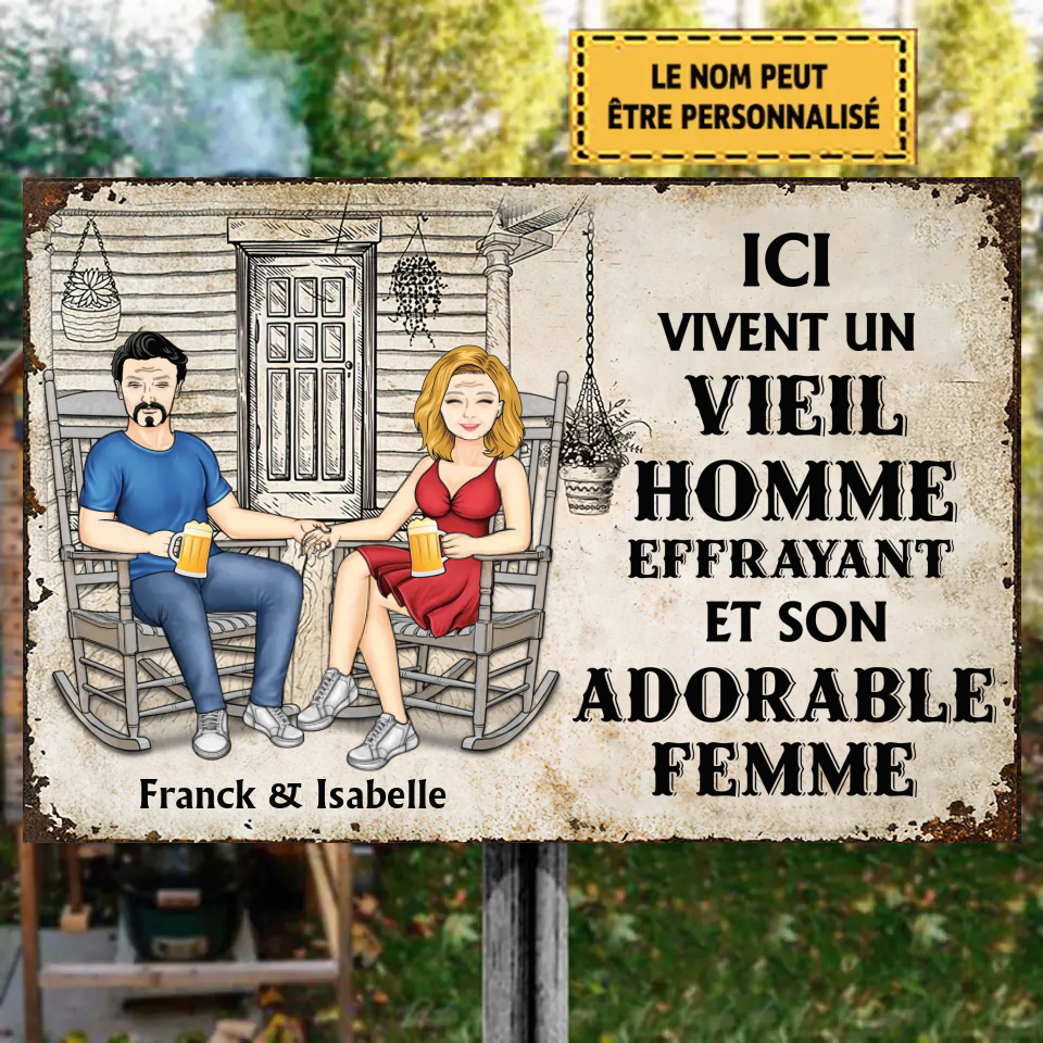 Ici Vivent Un Vieil Homme Effrayant Et Son Adorable Femme Enseigne En Métal Personnalisée