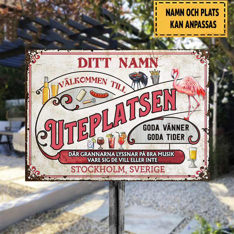 Välkommen Till Uteplatsen Goda Vänner Goda Tider Klassisk metallskylt