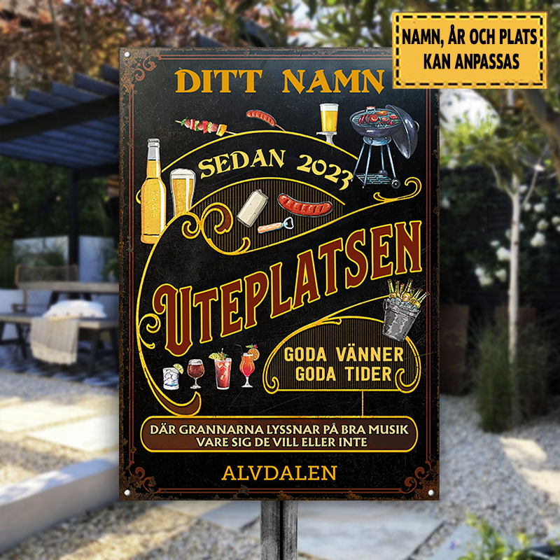 Uteplatsen Goda Vänner Goda Tider Svart 2 Klassisk metallskylt