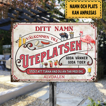 Välkommen Till Uteplatsen Goda Vänner Goda Tider Flamingo Klassisk metallskylt