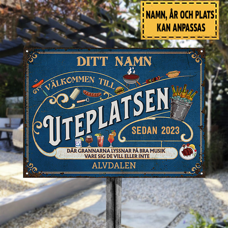 Välkommen Till Uteplatsen Blå Klassisk metallskylt